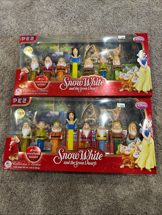 Other - Pez collectibles Snow White and the Seven Dwarfs, 2 sets